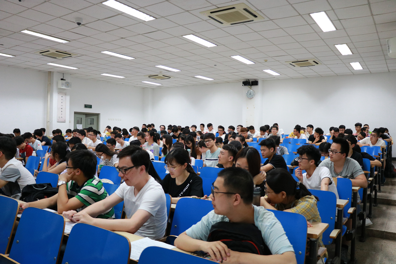 崇尚实践、知行并重，青春的汗水永远在路上——28圈娱乐
召