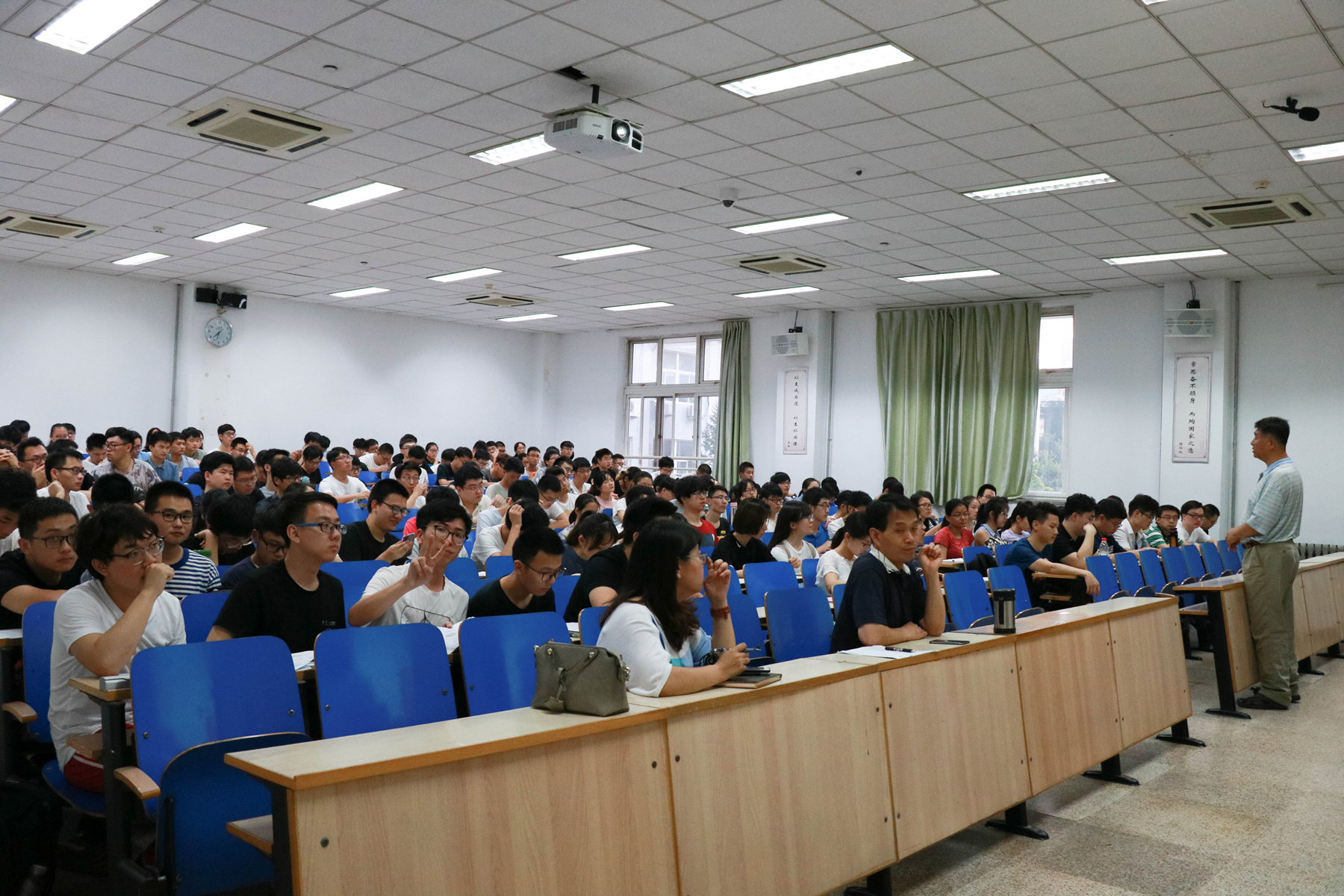 崇尚实践、知行并重，青春的汗水永远在路上——28圈娱乐
召